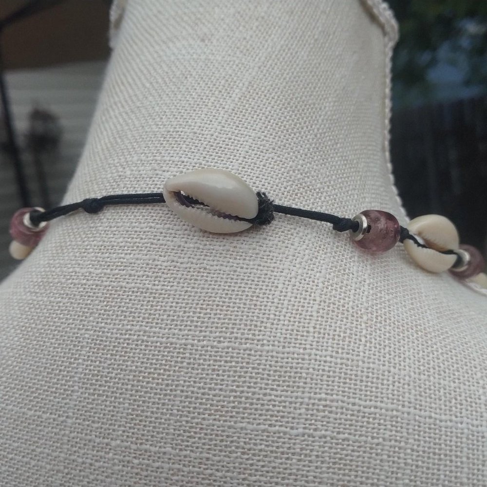 Shell and Glass Bead Necklace - Picture 2 of 3